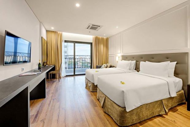 Top 8 khách sạn Đà Nẵng có hồ bơi vô cực - Khách sạn Golden Bay Đà Nẵng