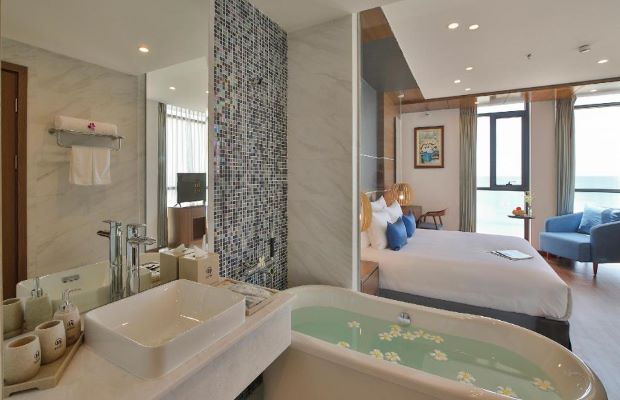 Top 8 khách sạn Đà Nẵng có hồ bơi vô cực - Khách sạn Haian Beach Hotel Spa