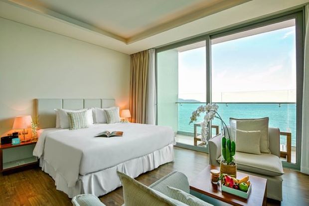 Top 8 khách sạn Đà Nẵng có hồ bơi vô cực - Khách sạn A La Carte Đà Nẵng