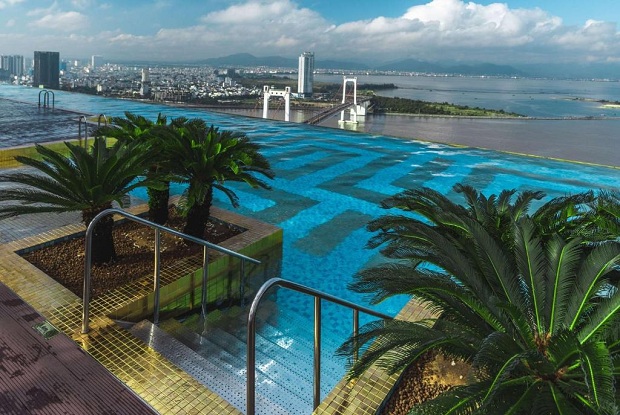 Khách sạn đà Nẵng cao cấp có hồ bơi